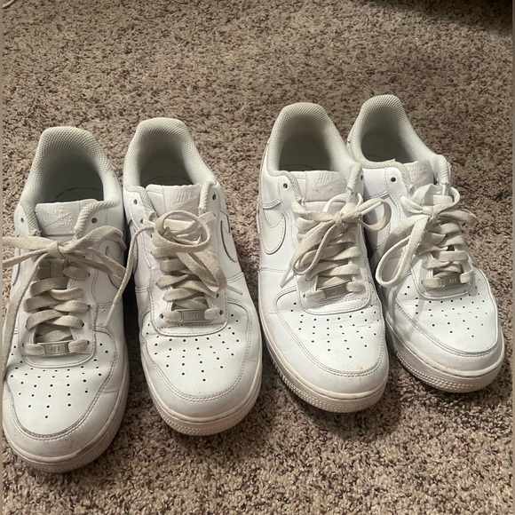 2 pair of Nike AF1 SZ 8 1/2 M - Picture 1 of 10